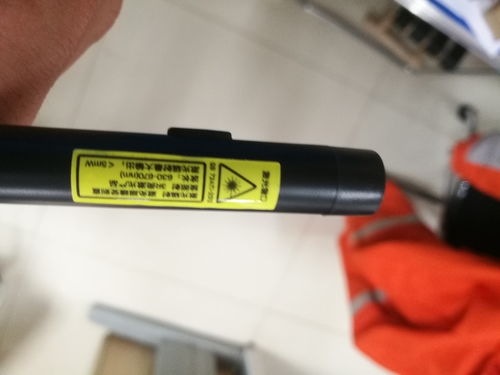 得力3933紅色激光筆電子教鞭開箱測評 輕巧實用，教學演示良伴